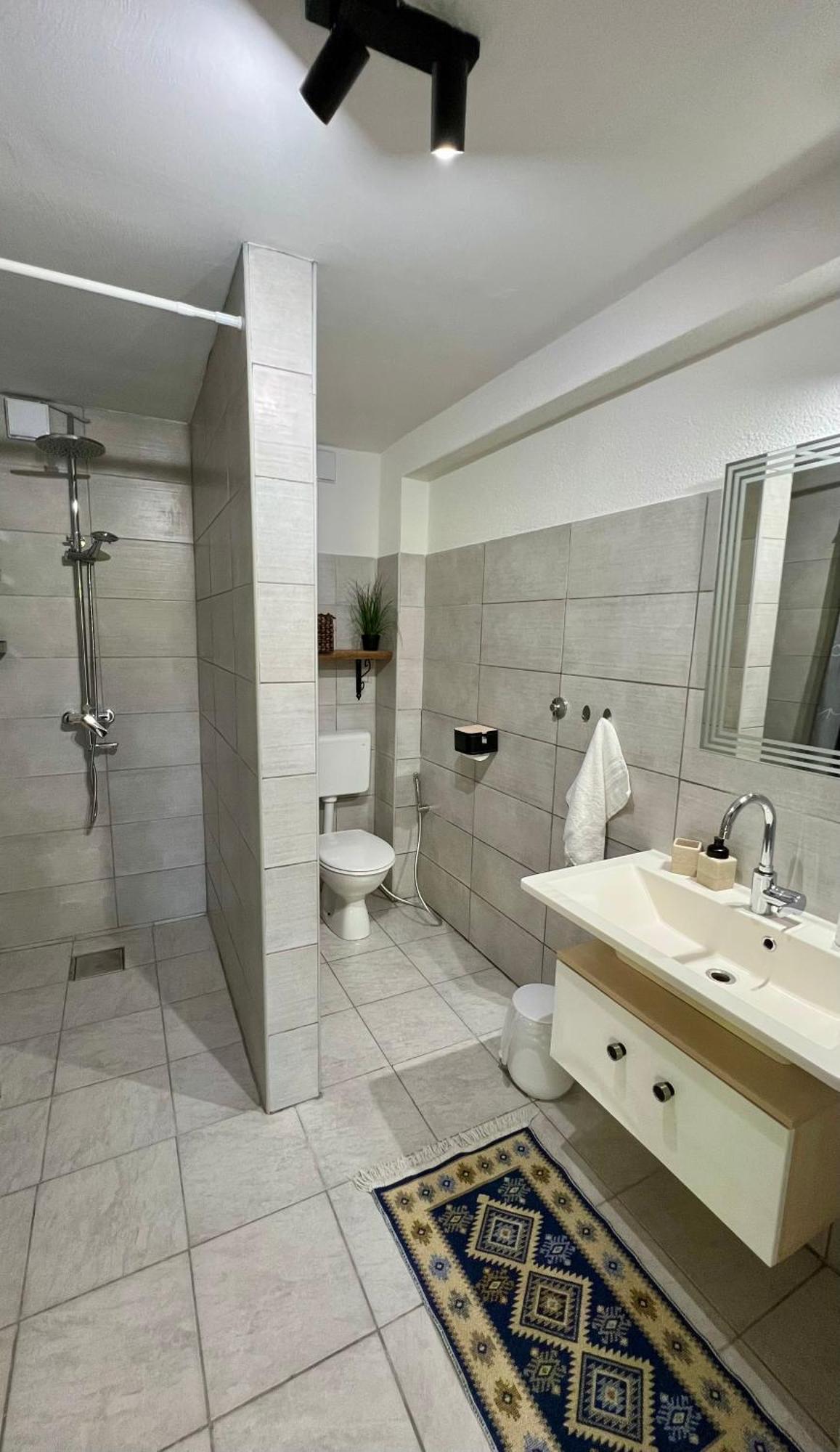 Anur Apartment Bihać Buitenkant foto